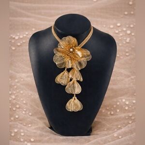 Zara Kate Middleton Famous Cascading Floral Necklace